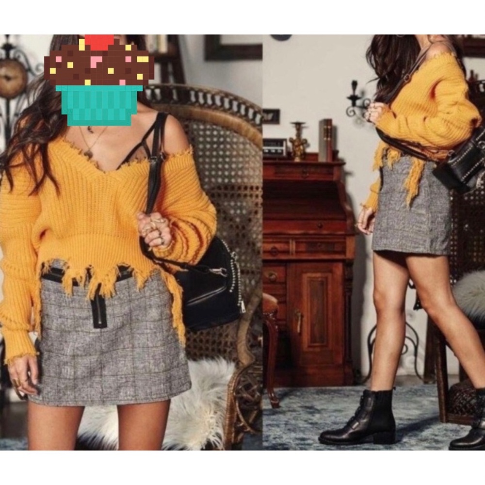 BSBW LONG SLEEVE DISTRESSED SWEATER